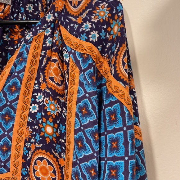 World Market top L/XL - Picture 6 of 7